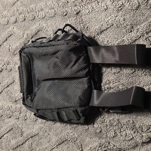 Wooli Lockable Crossbody Bag - Picture 2 of 4